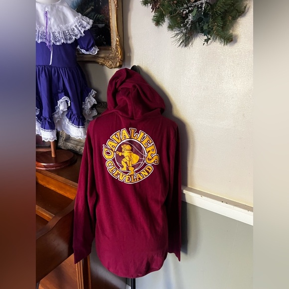 ❤️ NWT CLEVELAND CAVALIERS
Women's Medium Retro Sir CC full zip Hoodie - Picture 4 of 5